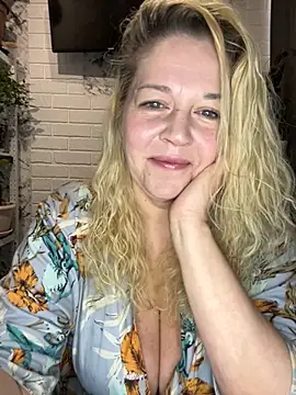 JenniferCarmen online show from March 17, 2026, 1:32 am