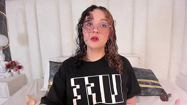 Im TaraBlack online show from December 17, 2025, 3:56 am