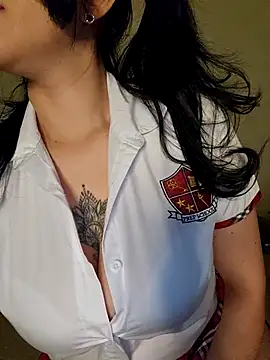 BustyVampyre online show from February 4, 2026, 1:44 am