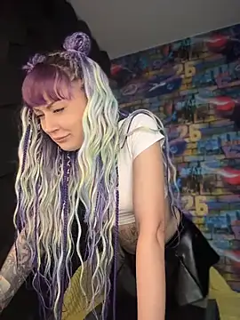 Tattoo  Moon online show from June 5, 2026, 6:52 am