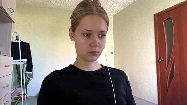 ZaidaSchwarten online show from May 17, 2026, 5:16 am