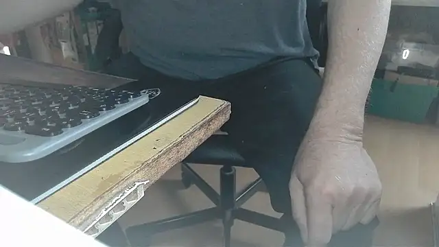 oldmann08 online show from January 12, 2026, 1:05 pm