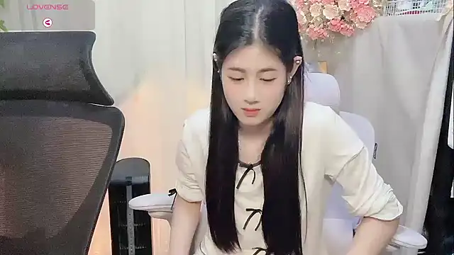 Yvonne-07 online show from March 4, 2026, 12:55 pm