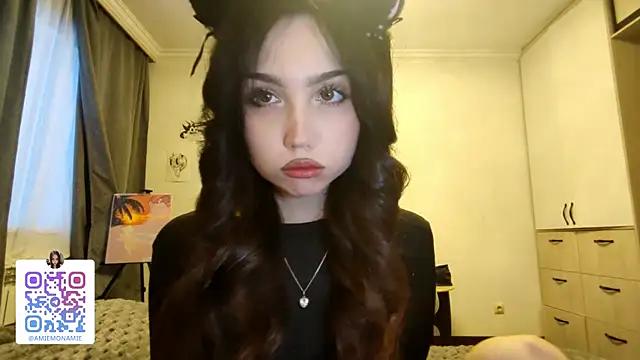 Qwami Amie online show from December 23, 2025, 5:38 am