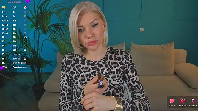 Snapshot of Lindsi_Luvviv chatting on June 22, 2026, 4:37 pm Lindsi Luvviv online show from June 22, 2026, 4:37 pm