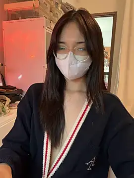 mimichannn99 online show from April 5, 2026, 9:28 am