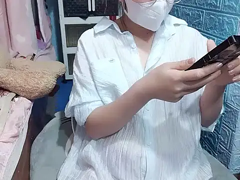 Yumi69 online show from December 16, 2025, 4:12 pm