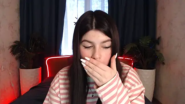 KisaModel online show from February 5, 2026, 8:19 am