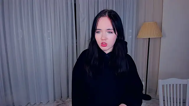 LenaKurpiel online show from December 19, 2025, 4:47 pm