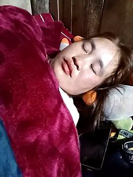 -myaa- online show from December 18, 2025, 7:09 pm