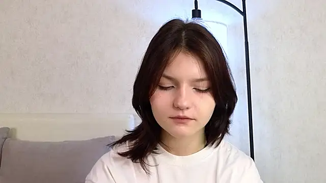 NyraVesperis online show from May 8, 2026, 5:35 am