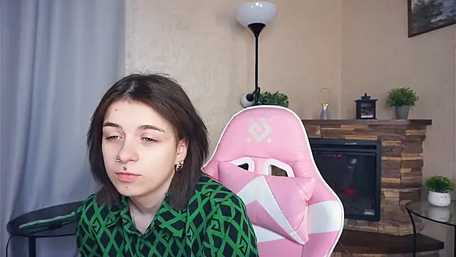 IleanaPishko online show from December 23, 2025, 8:12 am