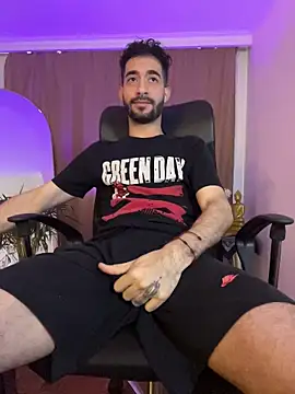 Snapshot of _YOURHERO chatting on February 22, 2026, 5:44 pm YOURHERO online show from February 22, 2026, 5:44 pm