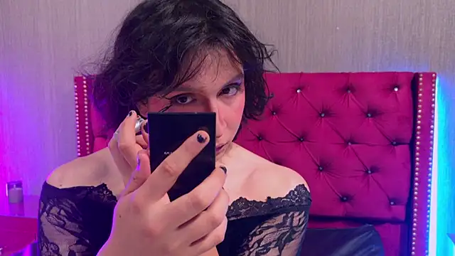 Snapshot of Shelly_bat chatting on June 11, 2026, 10:52 pm Shelly bat online show from June 11, 2026, 10:52 pm