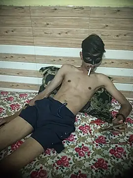 xoupleaura online show from April 24, 2026, 9:23 am