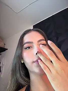 Valeria-escobar online show from May 13, 2026, 11:29 am
