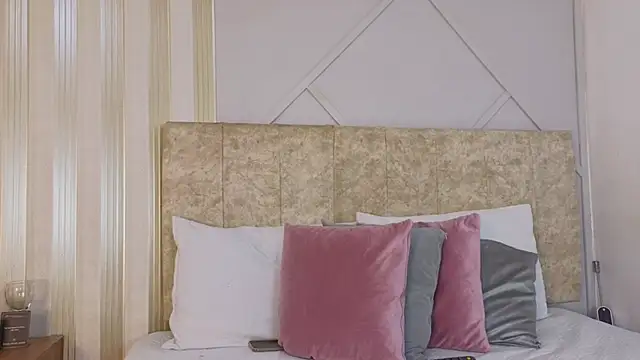 Snapshot of amber__moon_ chatting on December 20, 2025, 12:12 pm amber moon online show from December 20, 2025, 12:12 pm