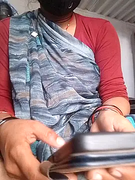 Snapshot of Aaisha_01 chatting on February 13, 2026, 9:49 am Aaisha 01 online show from February 13, 2026, 9:49 am