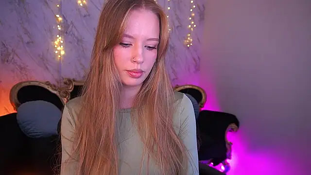 MollyyMayy online show from February 4, 2026, 4:02 pm