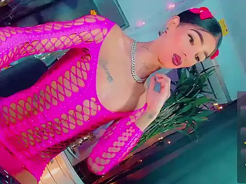 agathaferrer3 online show from April 18, 2026, 10:41 am