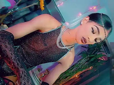 agathaferrer3 online show from April 18, 2026, 7:58 pm