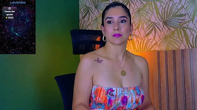 Snapshot of Sunny_River chatting on May 6, 2026, 12:10 pm Sunny River online show from May 6, 2026, 12:10 pm