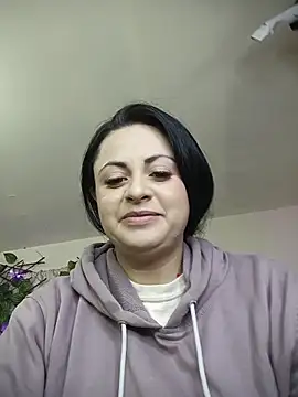 Juli castillo1 online show from March 7, 2026, 3:42 pm