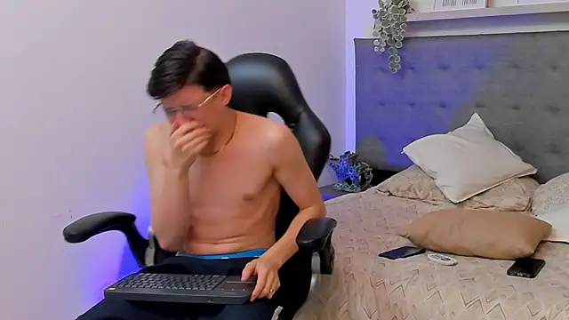 Snapshot of sebastamayo_ chatting on February 27, 2026, 9:09 am sebastamayo online show from February 27, 2026, 9:09 am