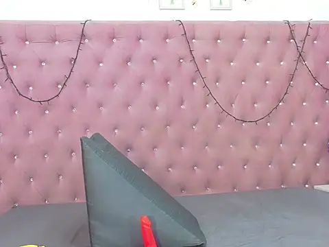 ValentinaFranco1 online show from January 7, 2026, 8:44 pm