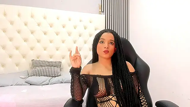 khiara    online show from December 15, 2025, 10:58 pm