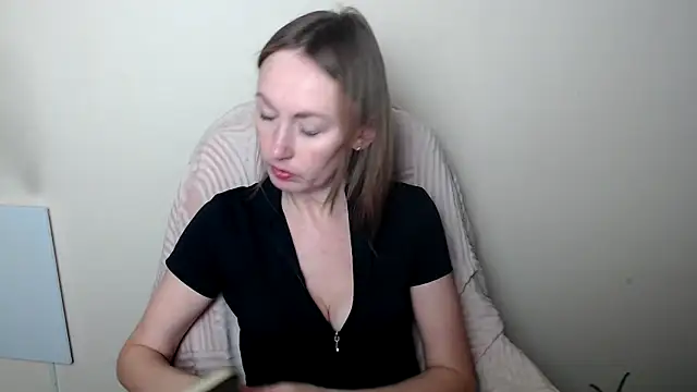 LiaSeass  online show from April 7, 2026, 11:43 am