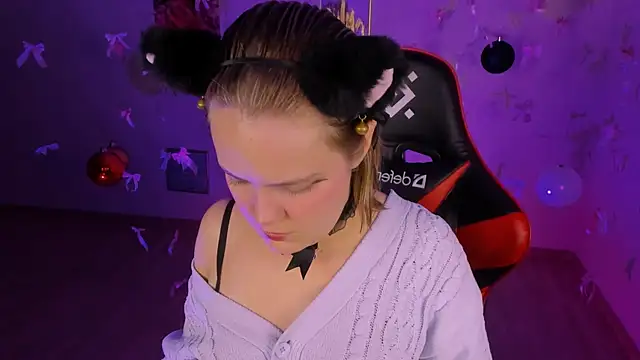 Snapshot of madeline_doll chatting on December 19, 2025, 11:23 pm madeline doll online show from December 19, 2025, 11:23 pm