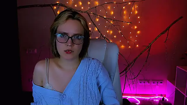 Snapshot of madeline_doll chatting on February 26, 2026, 8:30 pm madeline doll online show from February 26, 2026, 8:30 pm