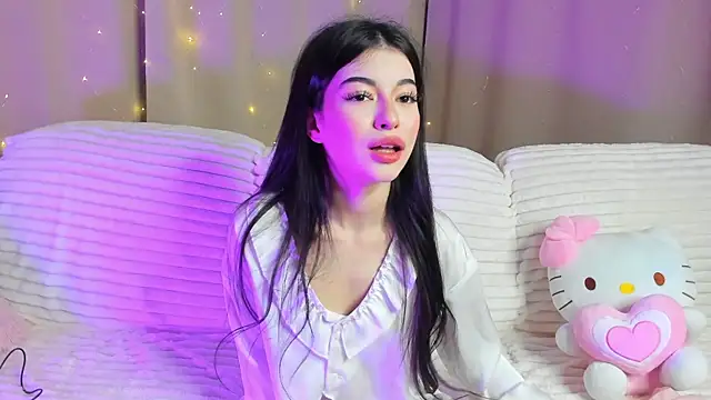 LisaColee online show from June 16, 2026, 6:21 pm