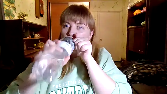 Snapshot of swett_girll chatting on March 3, 2026, 5:19 pm swett girll online show from March 3, 2026, 5:19 pm