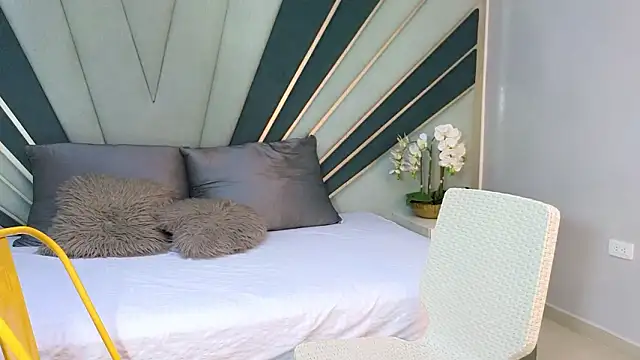 DulceeEsmeralda online show from March 17, 2026, 2:53 pm