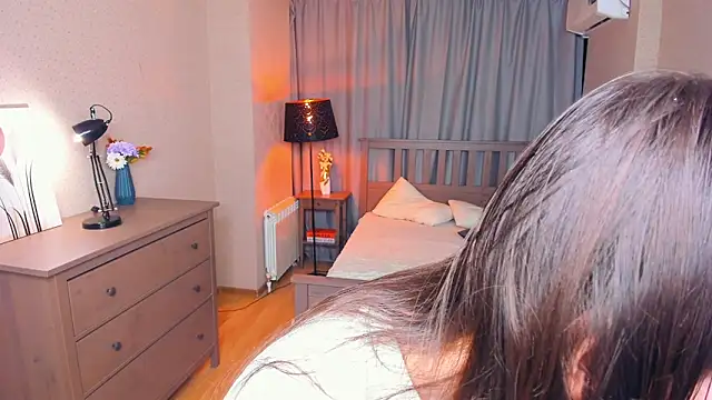 Snapshot of YvonneRobes chatting on February 7, 2026, 7:28 pm YvonneRobes online show from February 7, 2026, 7:28 pm