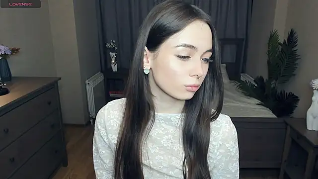 Snapshot of YvonneRobes chatting on February 23, 2026, 7:33 pm YvonneRobes online show from February 23, 2026, 7:33 pm