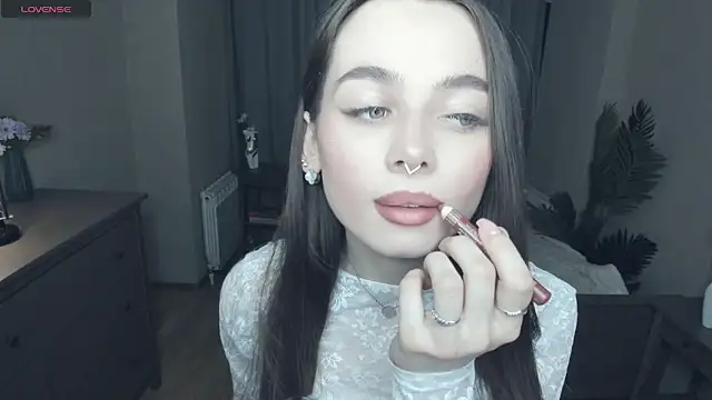 Snapshot of YvonneRobes chatting on March 6, 2026, 7:21 pm YvonneRobes online show from March 6, 2026, 7:21 pm