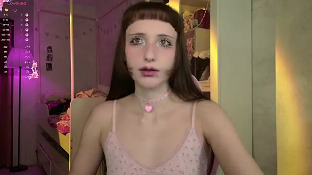 MiraJades online show from May 16, 2026, 7:01 pm