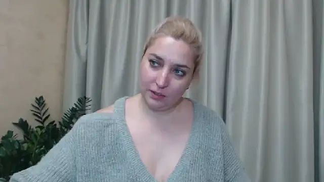 Snapshot of sweetpussy13 chatting on December 6, 2024, 10:27 am sweetpussy13 online show from December 6, 2024, 10:27 am