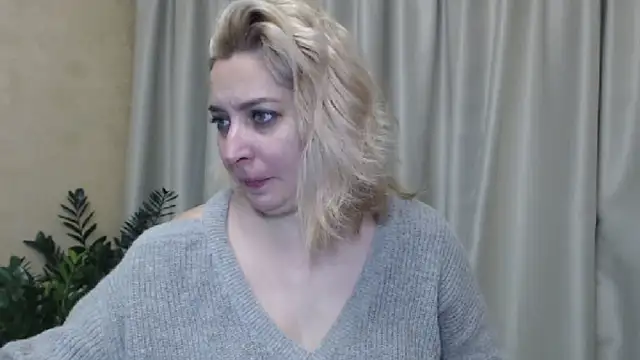 Snapshot of sweetpussy13 chatting on December 10, 2024, 7:16 am sweetpussy13 online show from December 10, 2024, 7:16 am