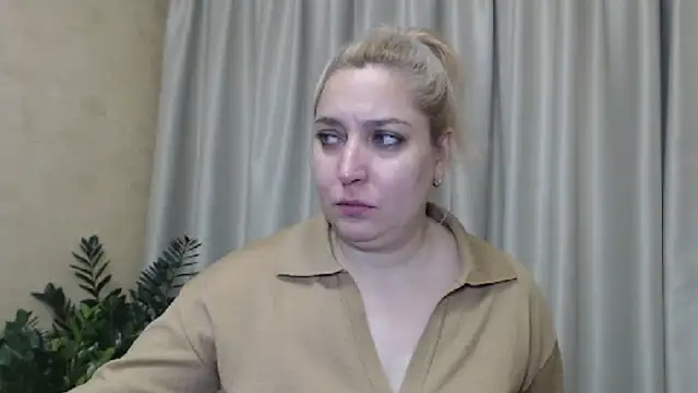 Snapshot of sweetpussy13 chatting on December 11, 2024, 7:31 am sweetpussy13 online show from December 11, 2024, 7:31 am