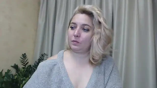 Snapshot of sweetpussy13 chatting on December 12, 2024, 7:52 am sweetpussy13 online show from December 12, 2024, 7:52 am