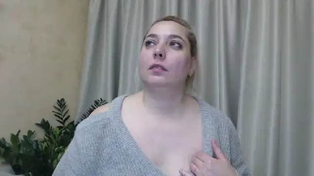 Snapshot of sweetpussy13 chatting on December 14, 2024, 10:34 am sweetpussy13 online show from December 14, 2024, 10:34 am
