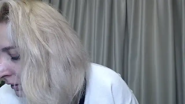 Snapshot of sweetpussy13 chatting on December 15, 2024, 8:08 am sweetpussy13 online show from December 15, 2024, 8:08 am