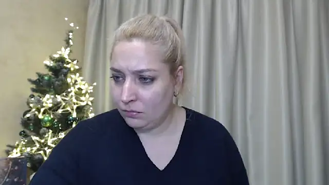 Snapshot of sweetpussy13 chatting on December 20, 2024, 9:43 am sweetpussy13 online show from December 20, 2024, 9:43 am