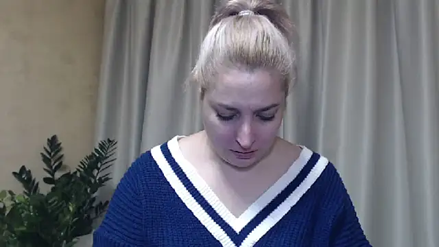 Snapshot of sweetpussy13 chatting on January 19, 2025, 7:15 am sweetpussy13 online show from January 19, 2025, 7:15 am