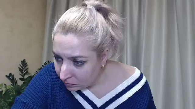 Snapshot of sweetpussy13 chatting on January 19, 2025, 10:17 am sweetpussy13 online show from January 19, 2025, 10:17 am