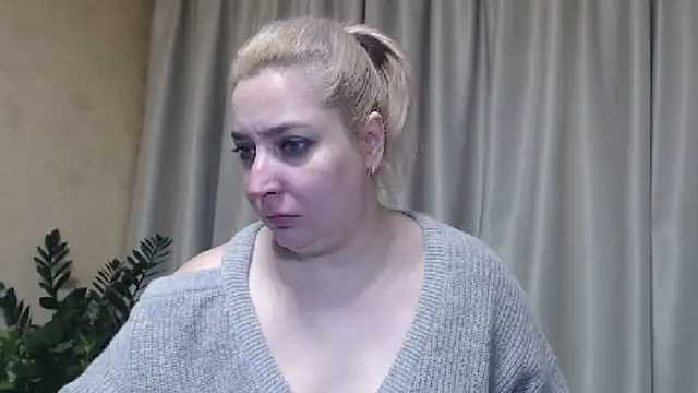 Snapshot of sweetpussy13 chatting on February 15, 2025, 6:44 am sweetpussy13 online show from February 15, 2025, 6:44 am